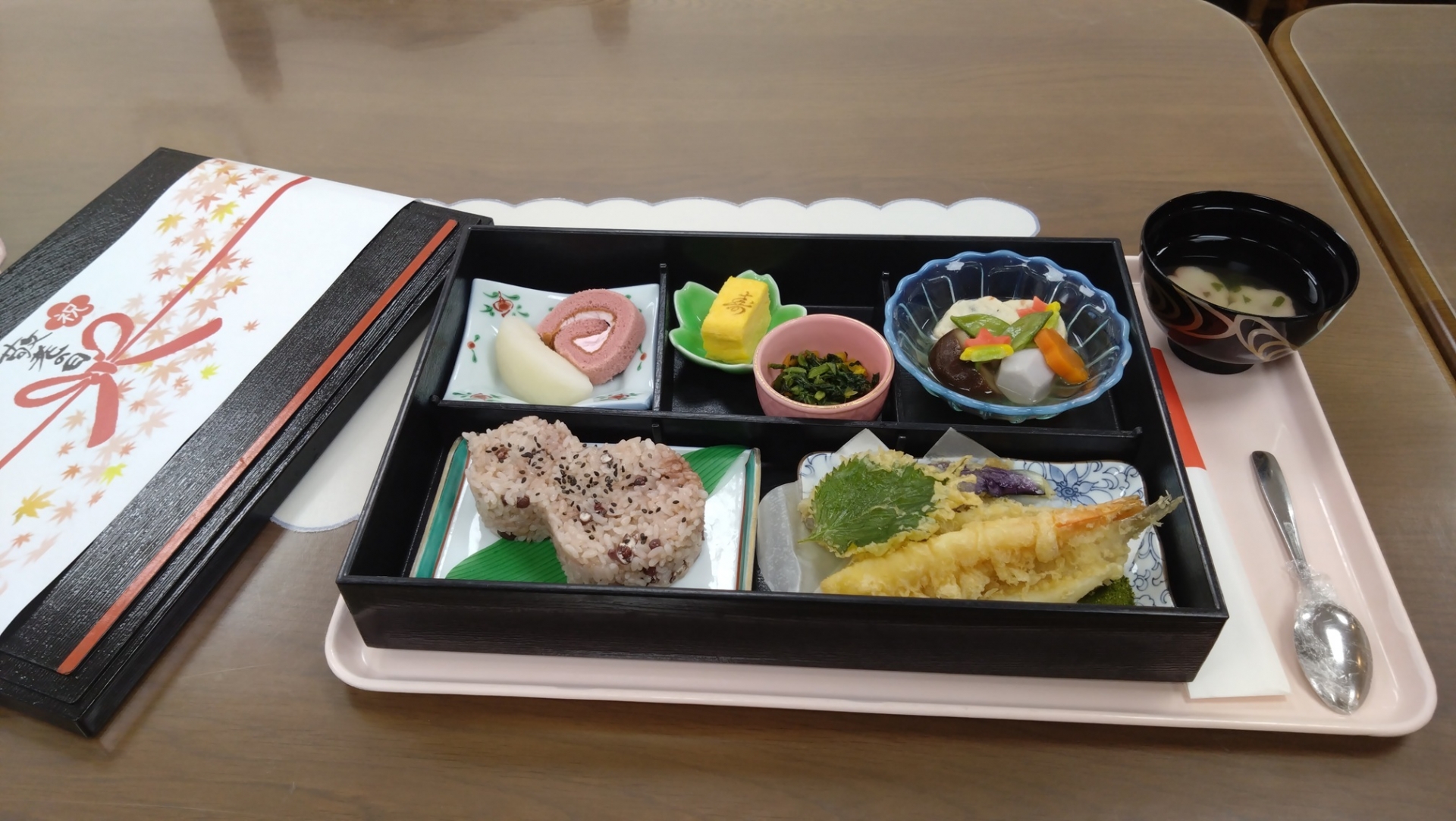 伊勢原ホーム 敬老会お祝い膳