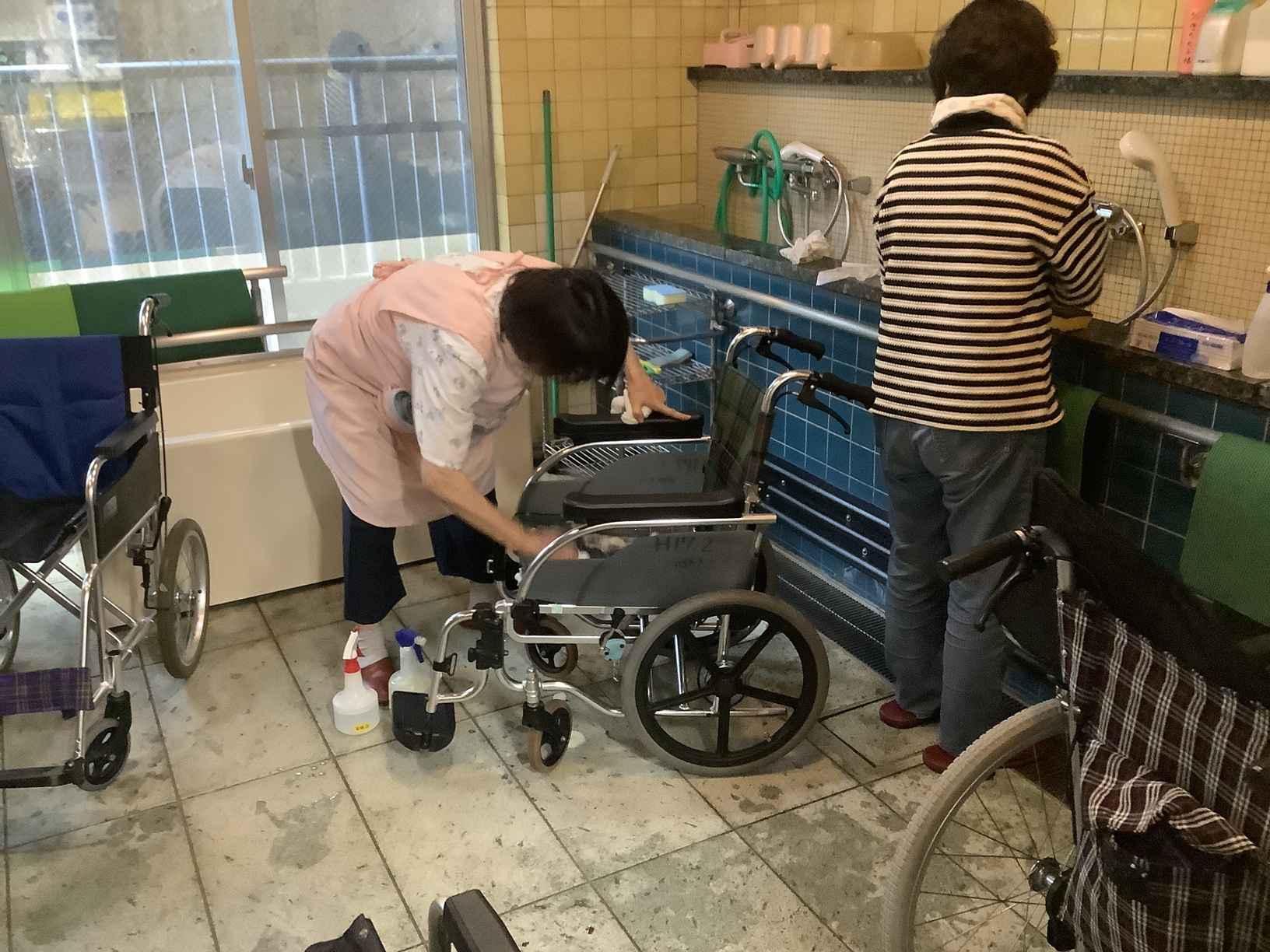 伊勢原ホーム　家族会のお掃除ボランティア